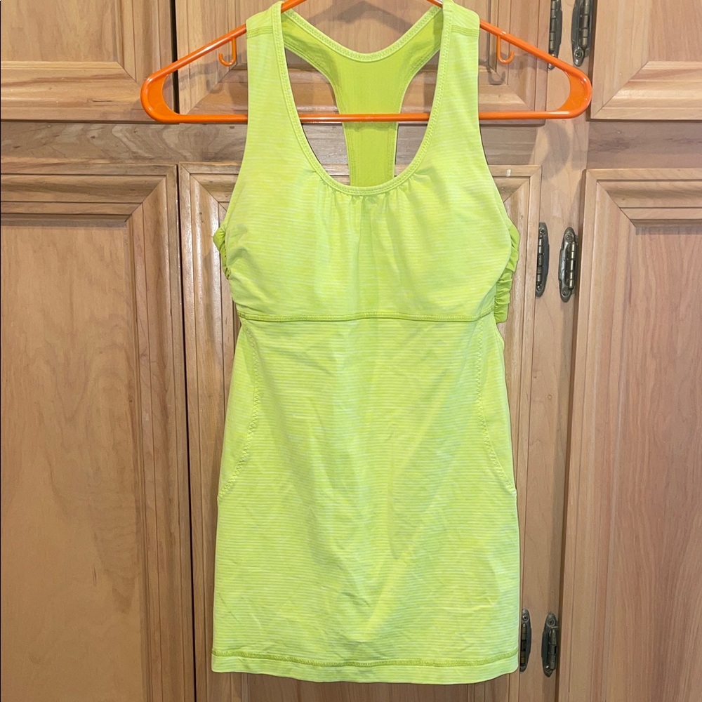 Lululemon tank top size 4 built in bra